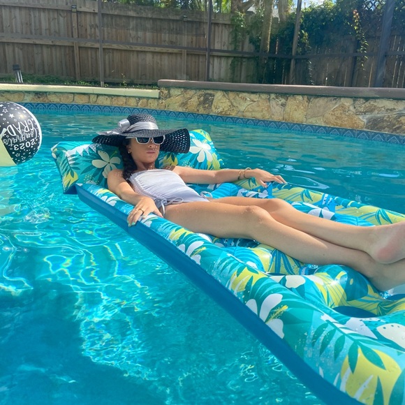 Meet your Posher, Cali - Picture 7 of 9